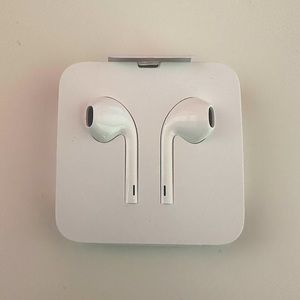 AUTHENTIC Apple Earbuds With Lightning Connector - BRAND NEW